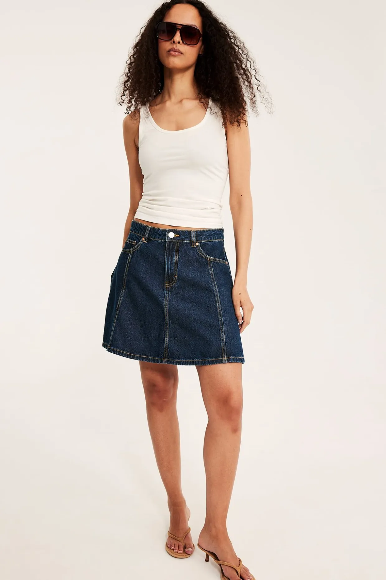 A‑linjeformad jeanskjol