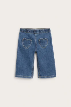 Babyjeans med hjärtformade fickor