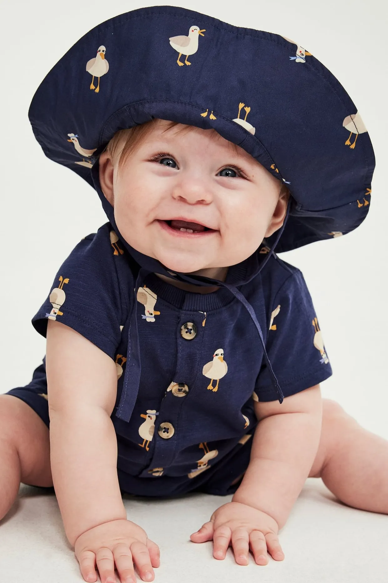 Babyjumpsuit med fiskmåsar