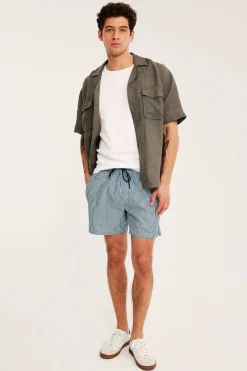 Badshorts i bäckebölja