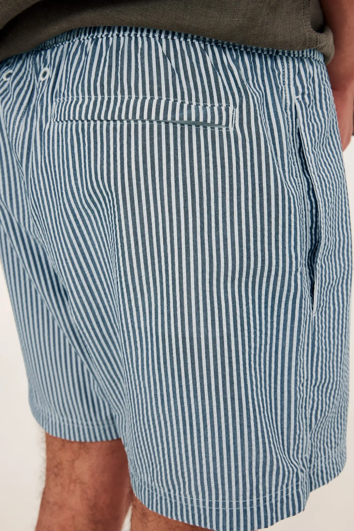 Badshorts i bäckebölja