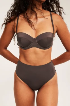 Bikinitrosa brazilian high leg
