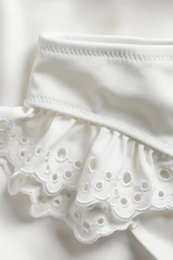 Bikinitrosa brazilian med broderie anglaise
