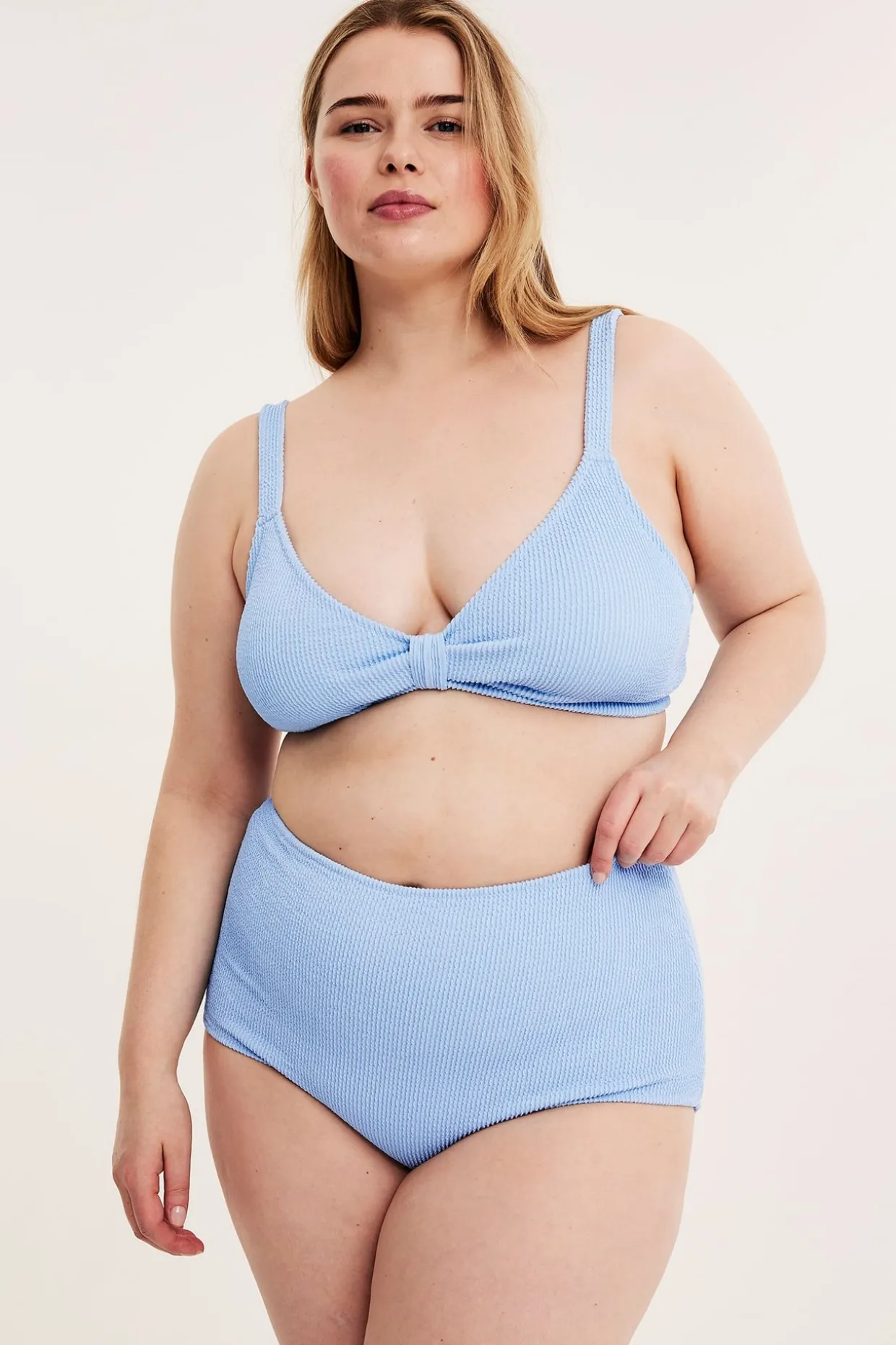 Bikinitrosa hög midja