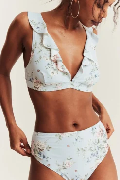 Bikinitrosa Newbie Woman