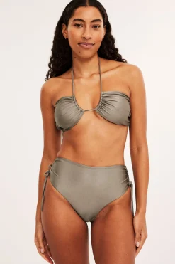 Bikinitrosor med knytdetalj