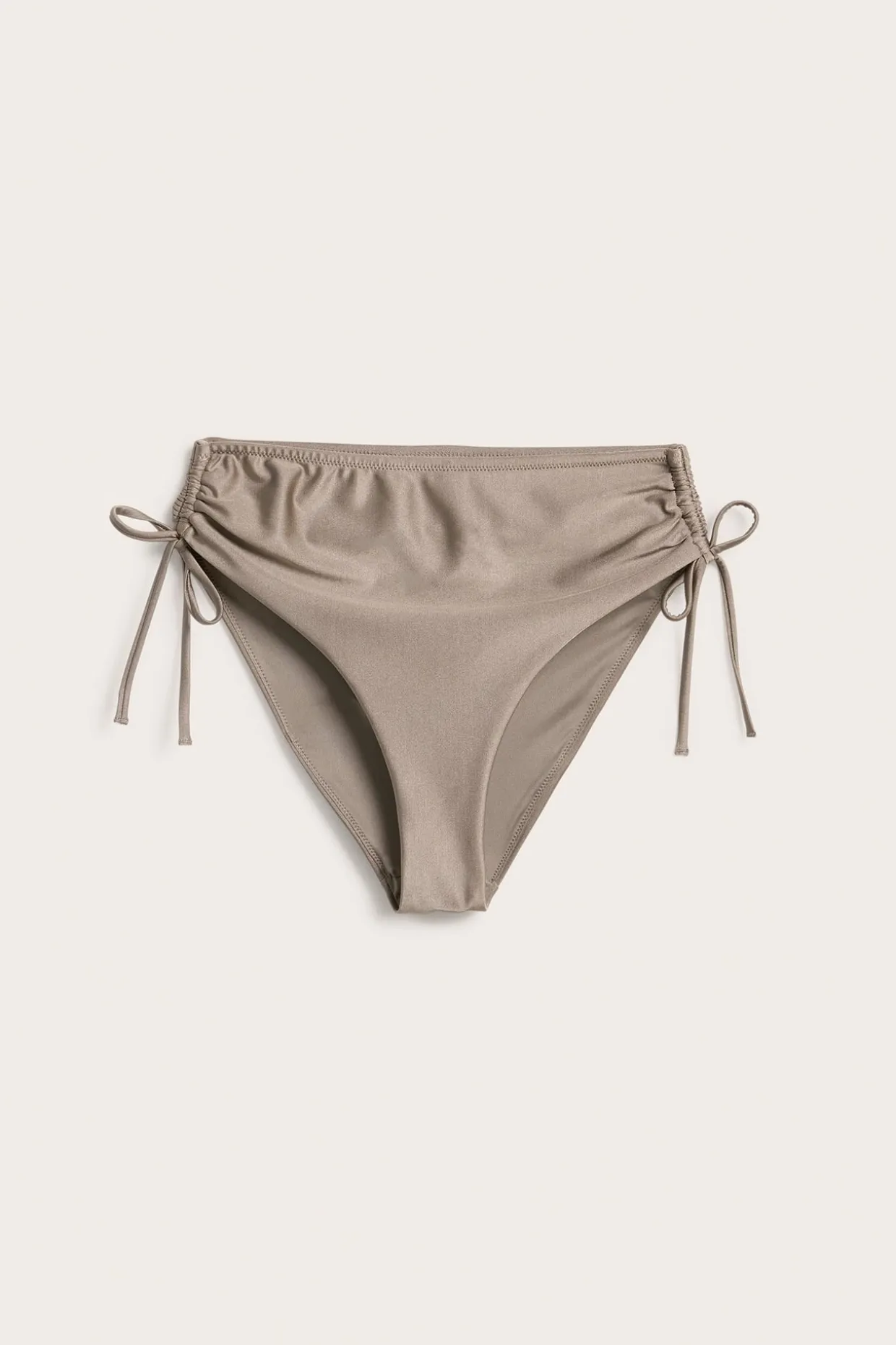 Bikinitrosor med knytdetalj
