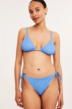 Blommiga bikinitrosor