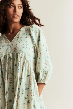 Blommig bumullsklänning Newbie Woman