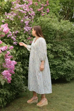 Blommig bumullsklänning Newbie Woman