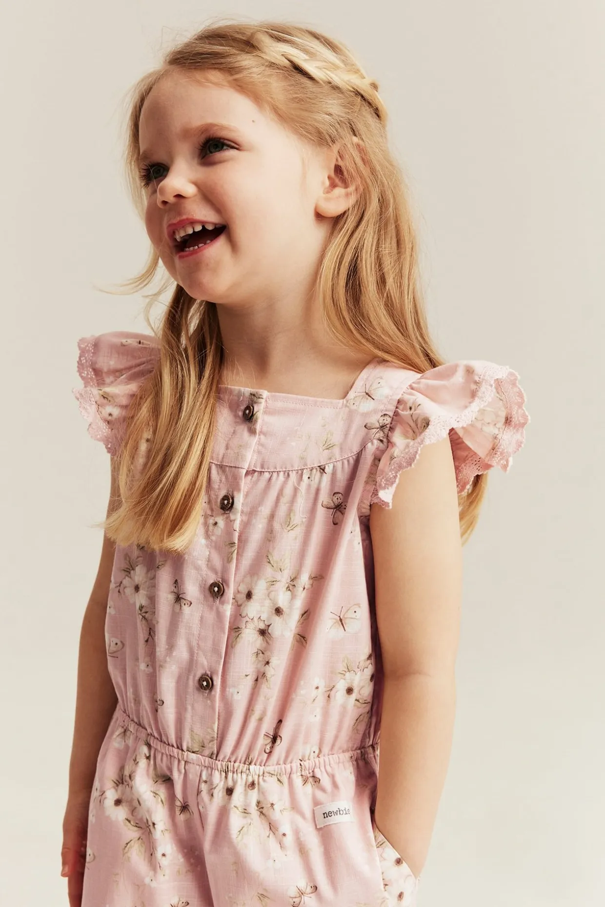 Blommig jumpsuit med volang