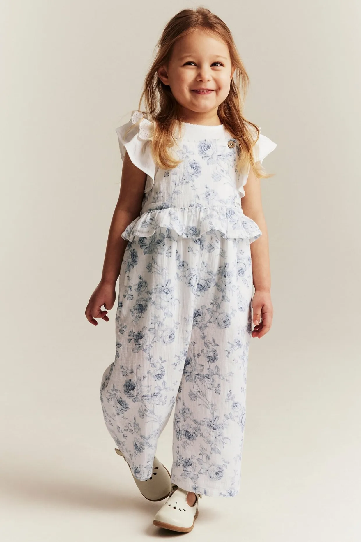 Blommig jumpsuit med volang
