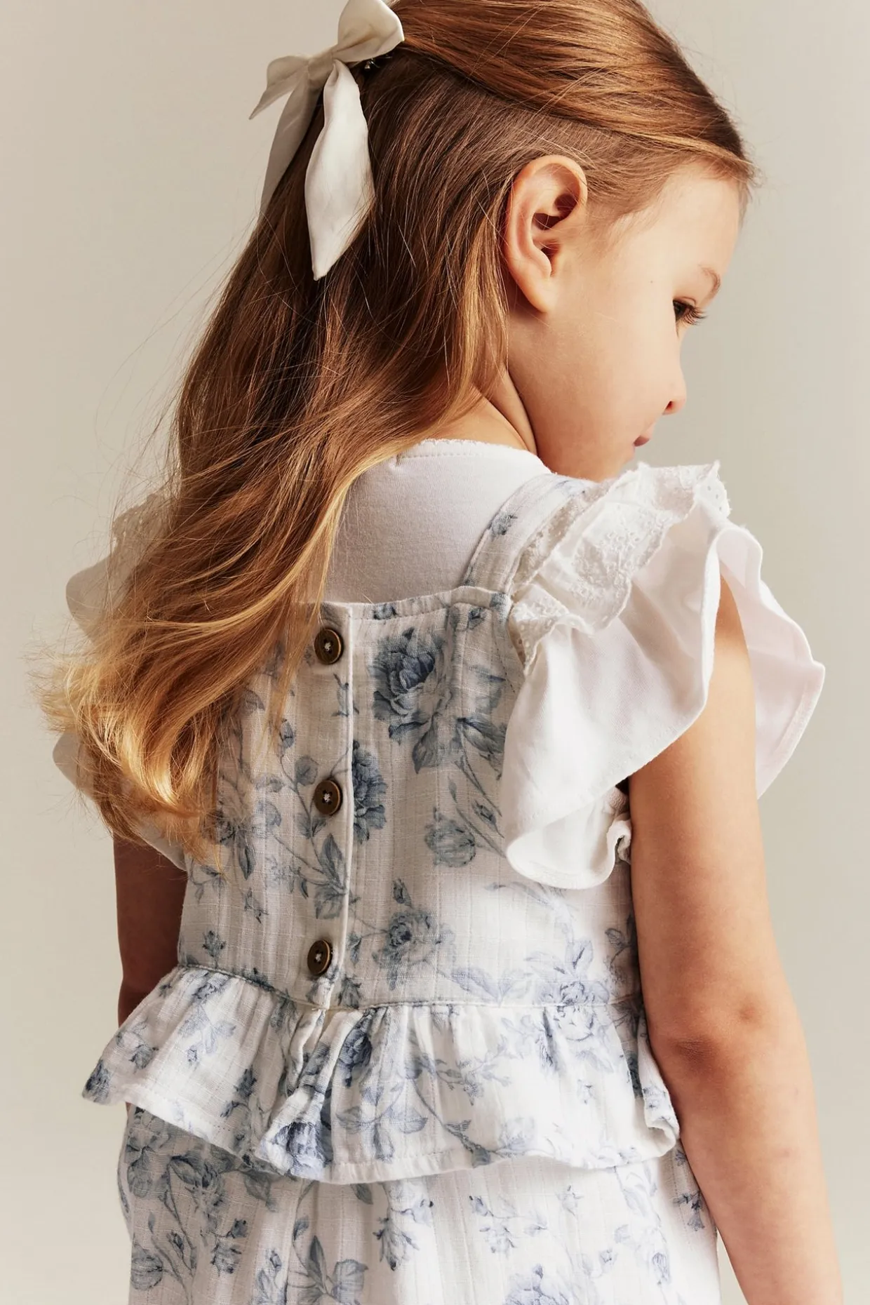 Blommig jumpsuit med volang