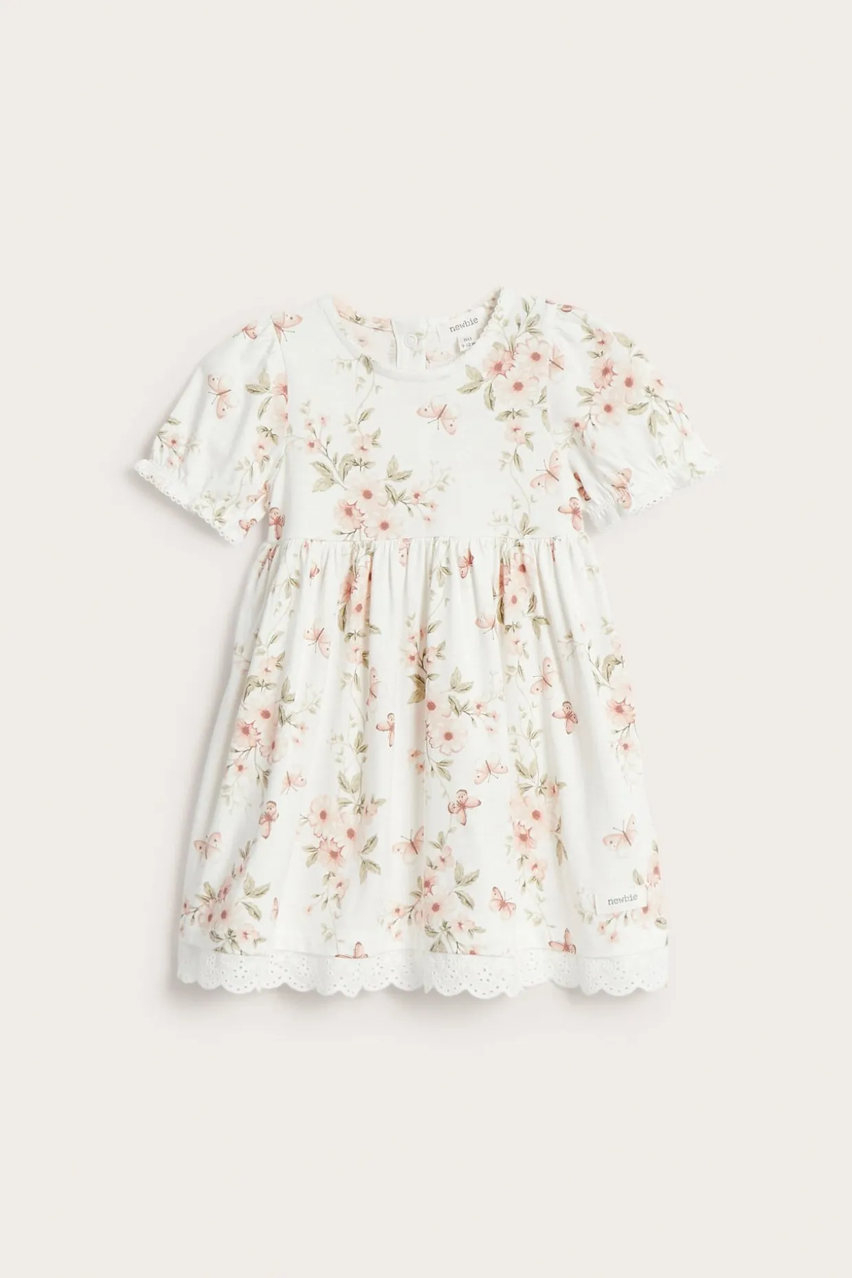Blommig klänning med fjärilar
