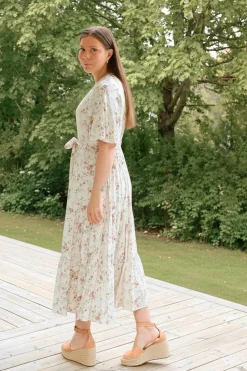 Blommig klänning Newbie Woman