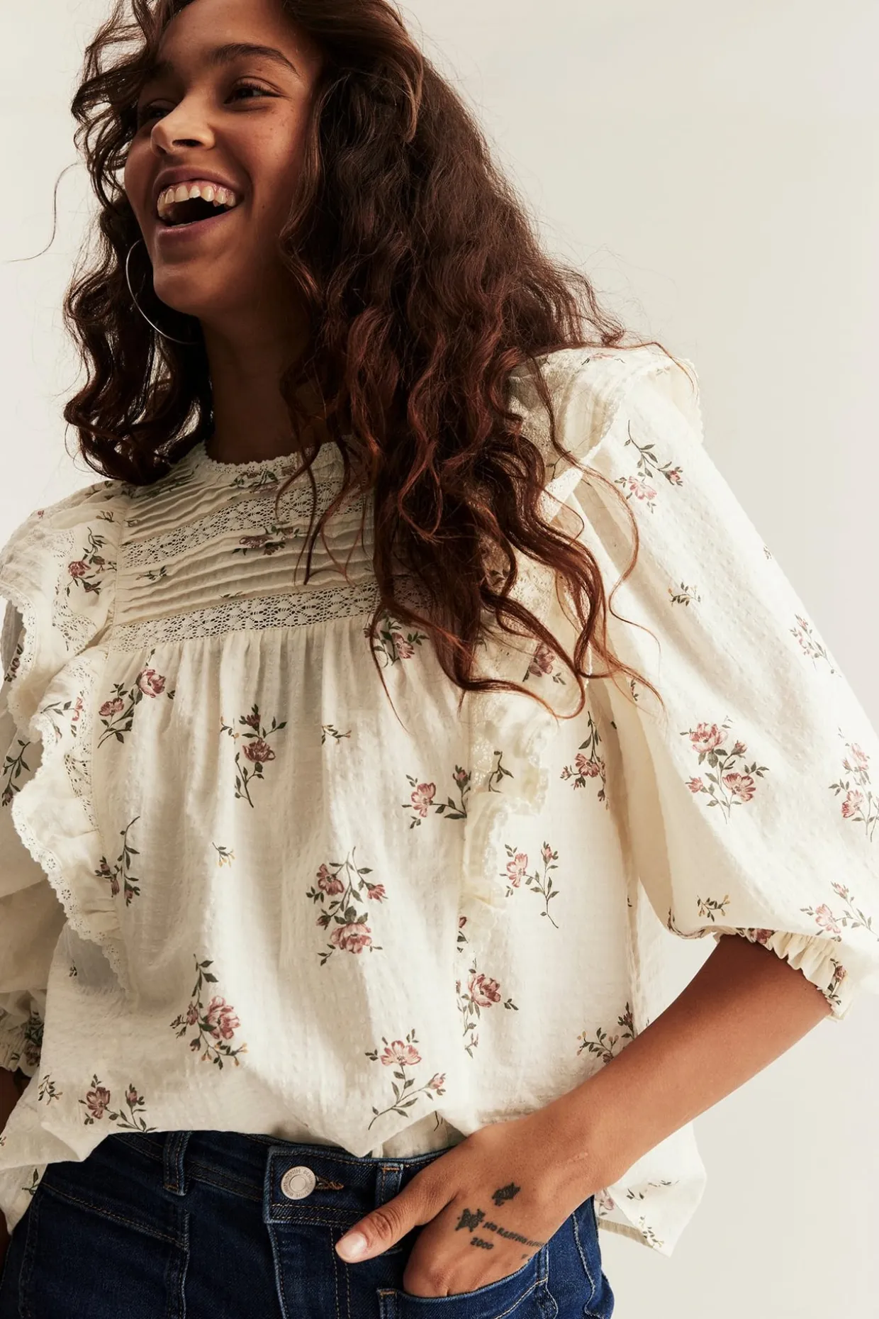 Blommig spetsblus Newbie Woman