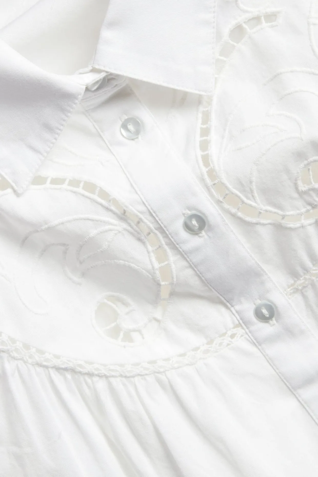 Blus med broderier