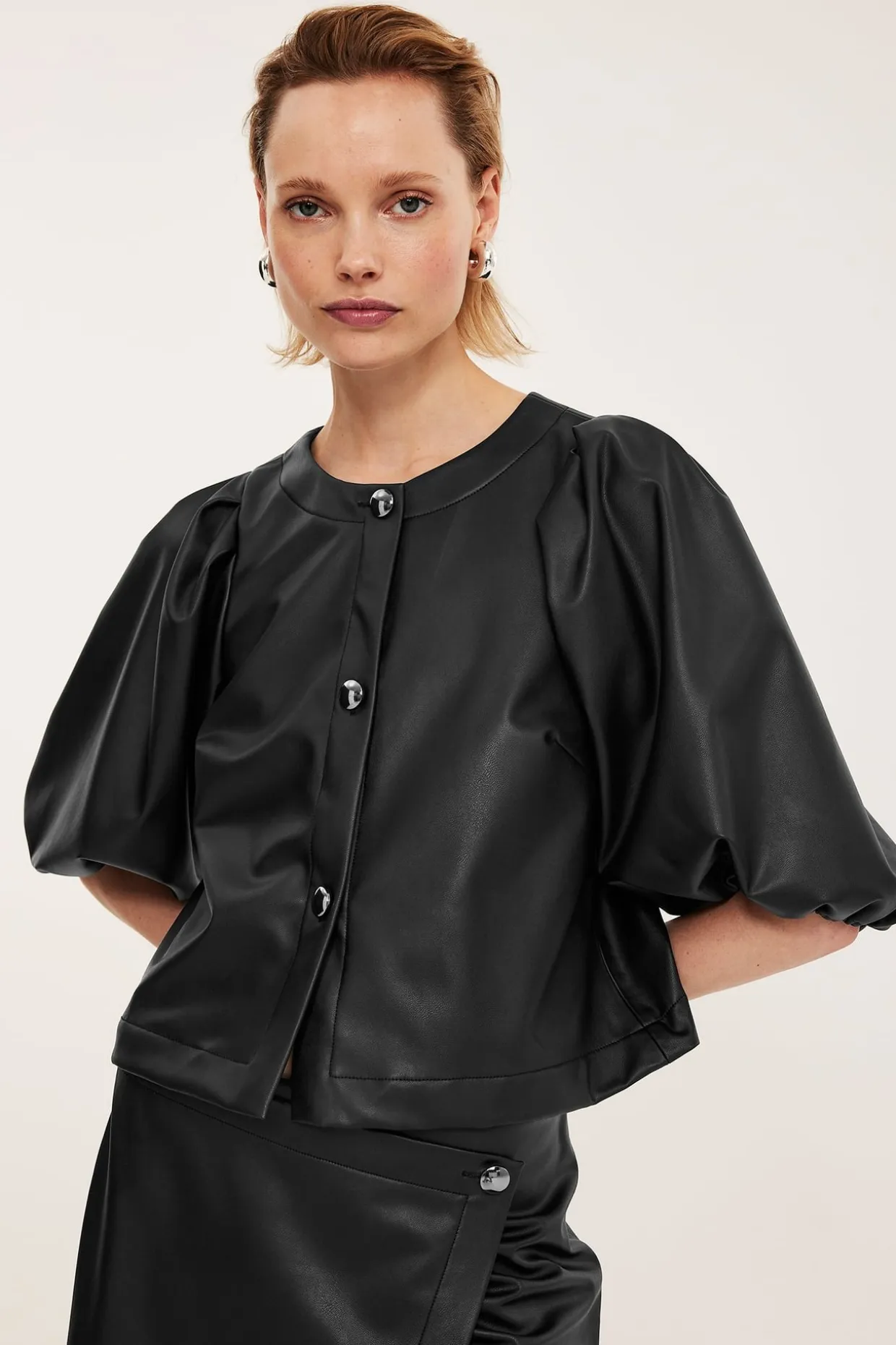 Blus med puffärmar