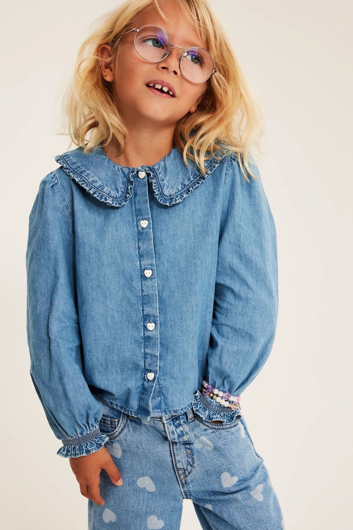 Blus med volangkrage i bomullsdenim