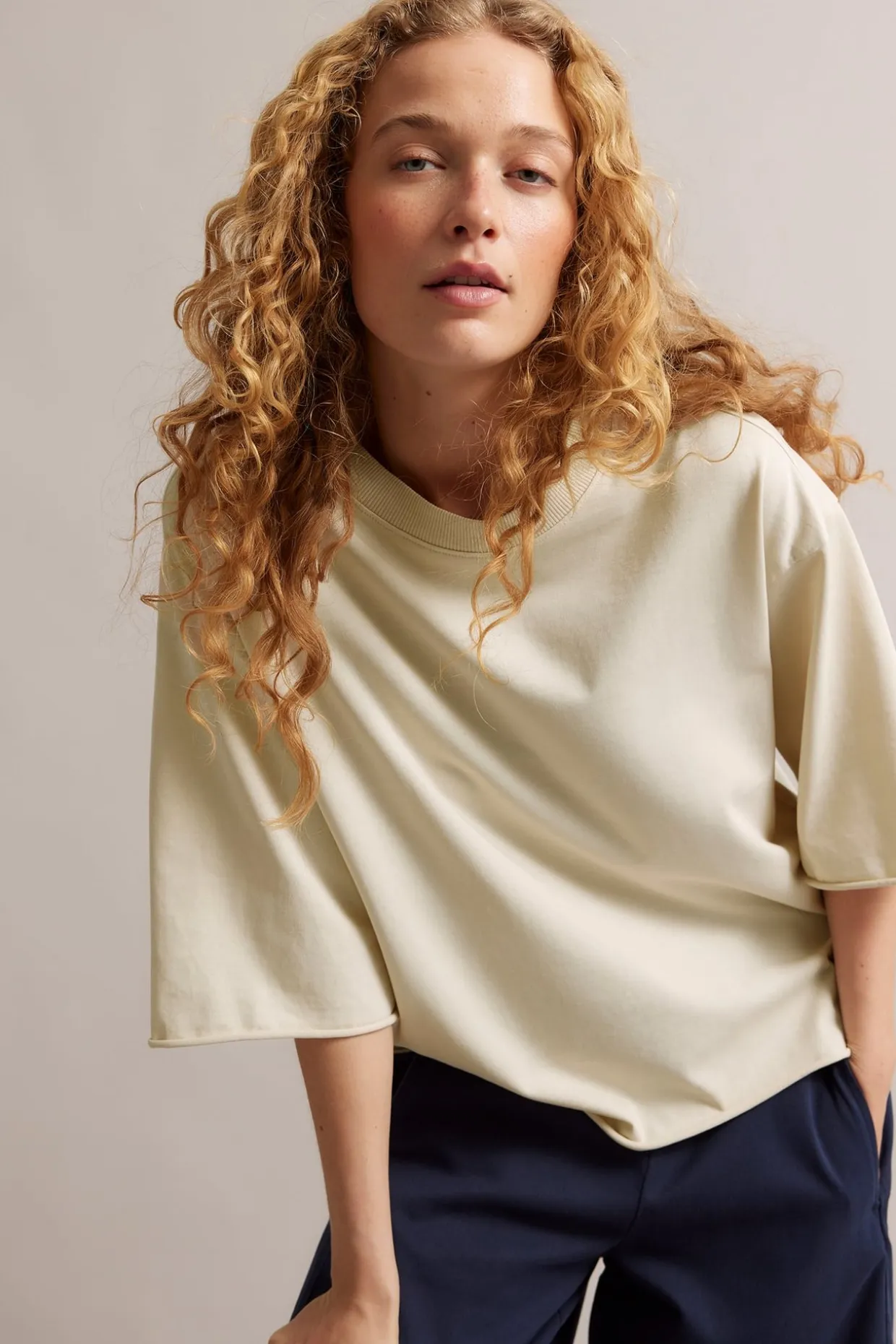 Boxig t-shirt med rullade kanter