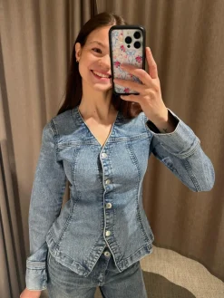 Denimblus med markerad midja