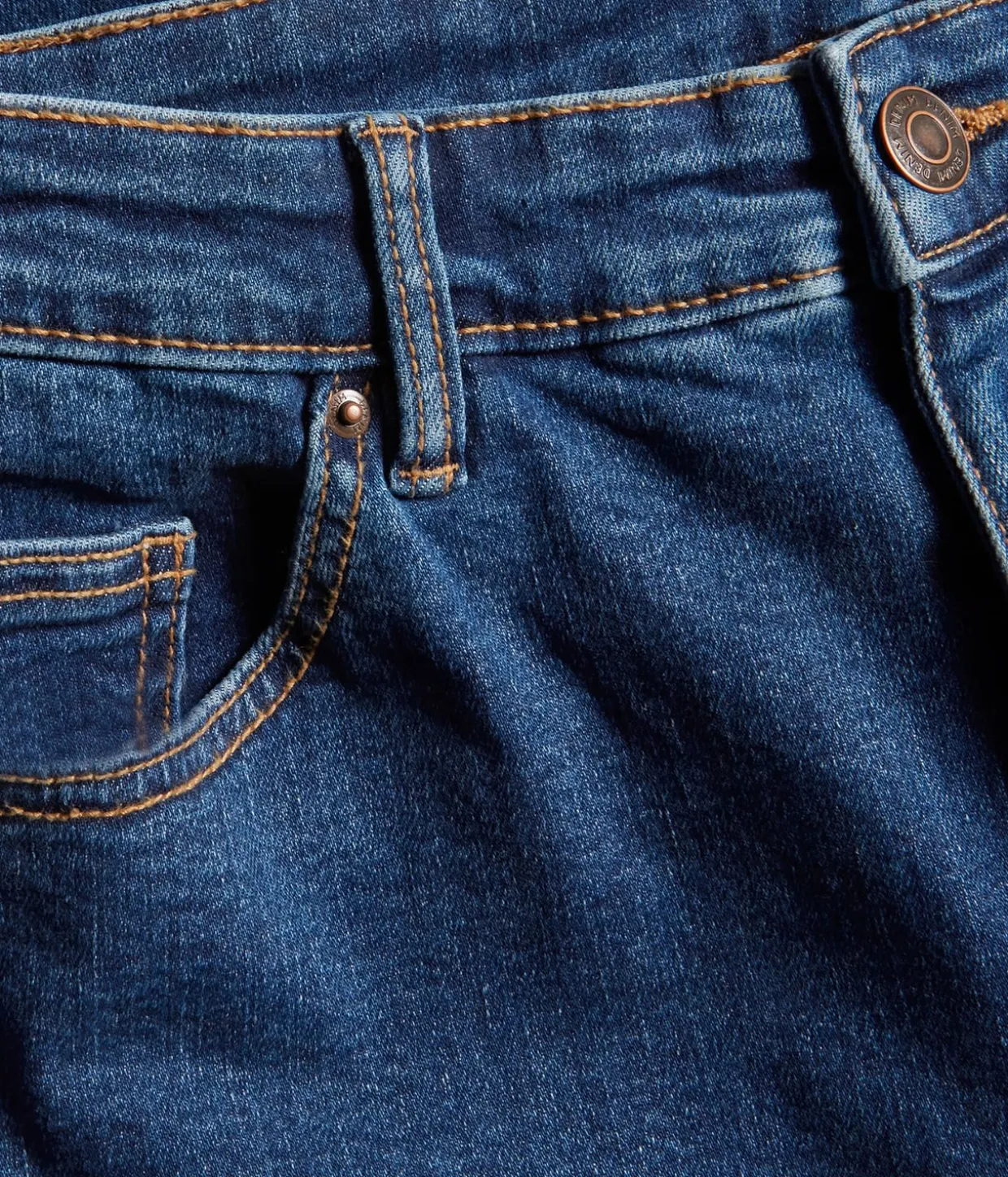 Embracing jeans high waist