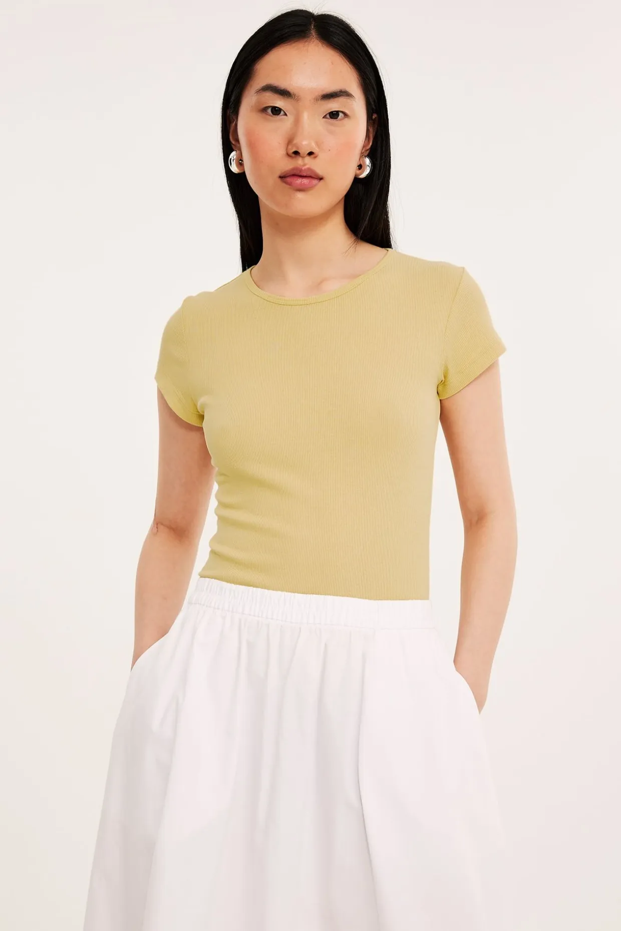 Figurnära ribbad t-shirt i bomull