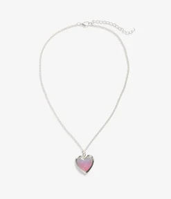 Halsband med hjärtmedaljong