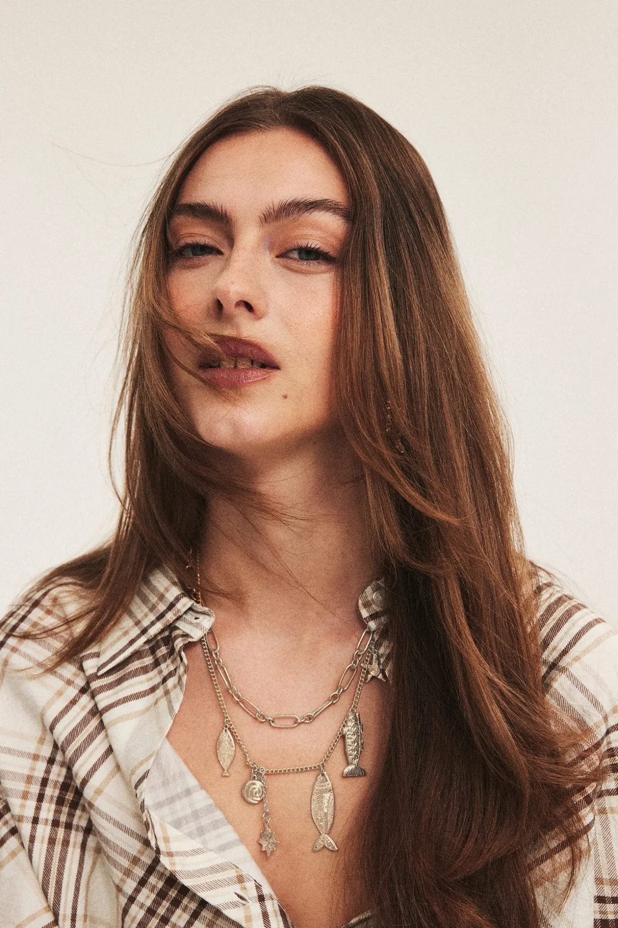 Halsband med marina berlocker