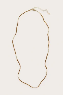 Halsband med små pärlor