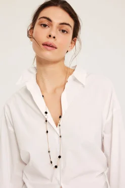 Halsband med svarta glasdetaljer