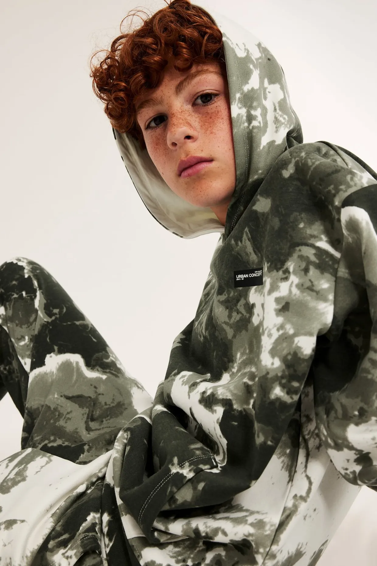 Hoodie med marmortryck