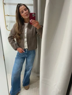 Jacka med dold knäppning