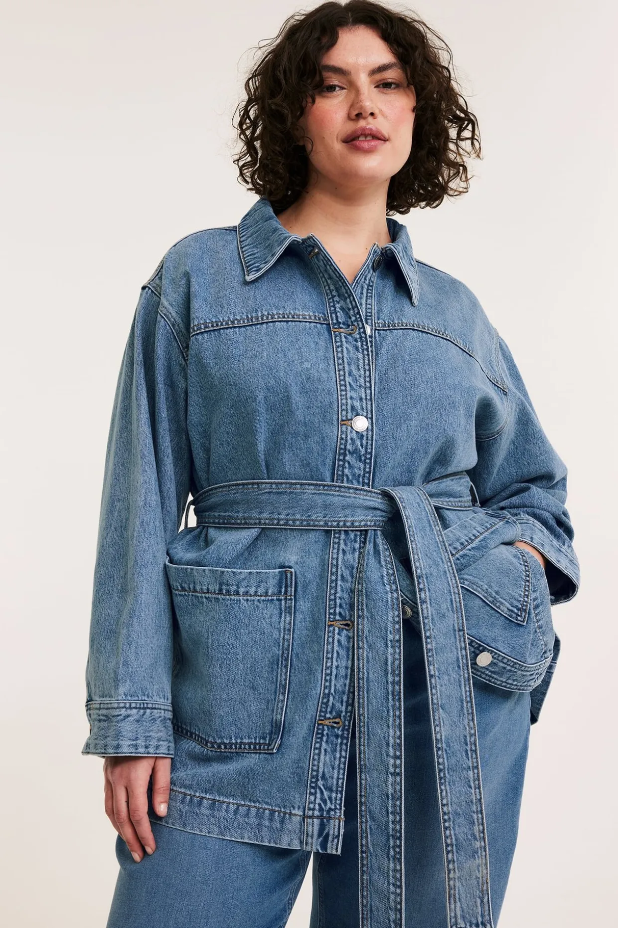 Jeansjacka med bälte
