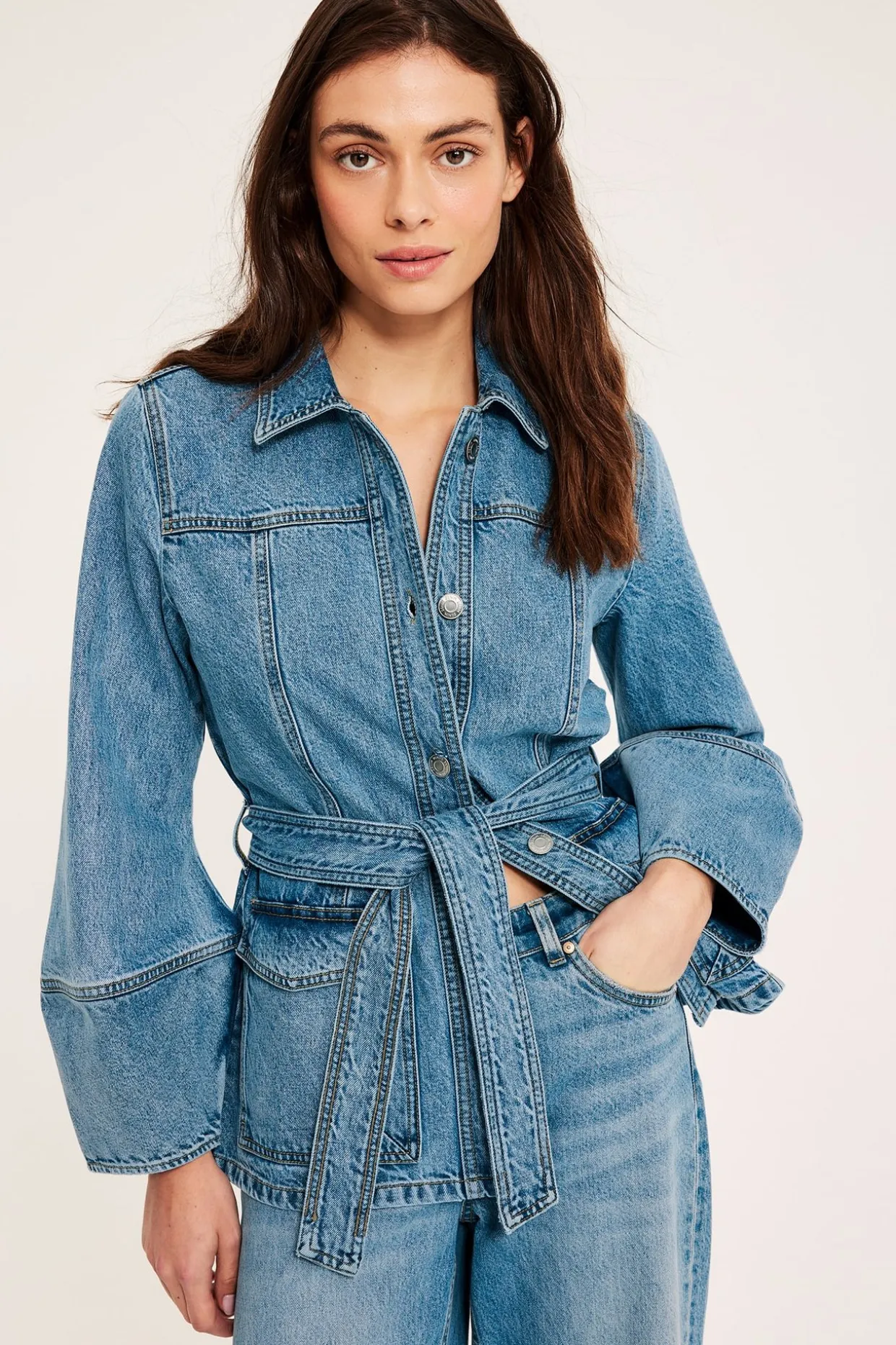 Jeansjacka med bälte