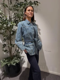 Jeansjacka med bälte
