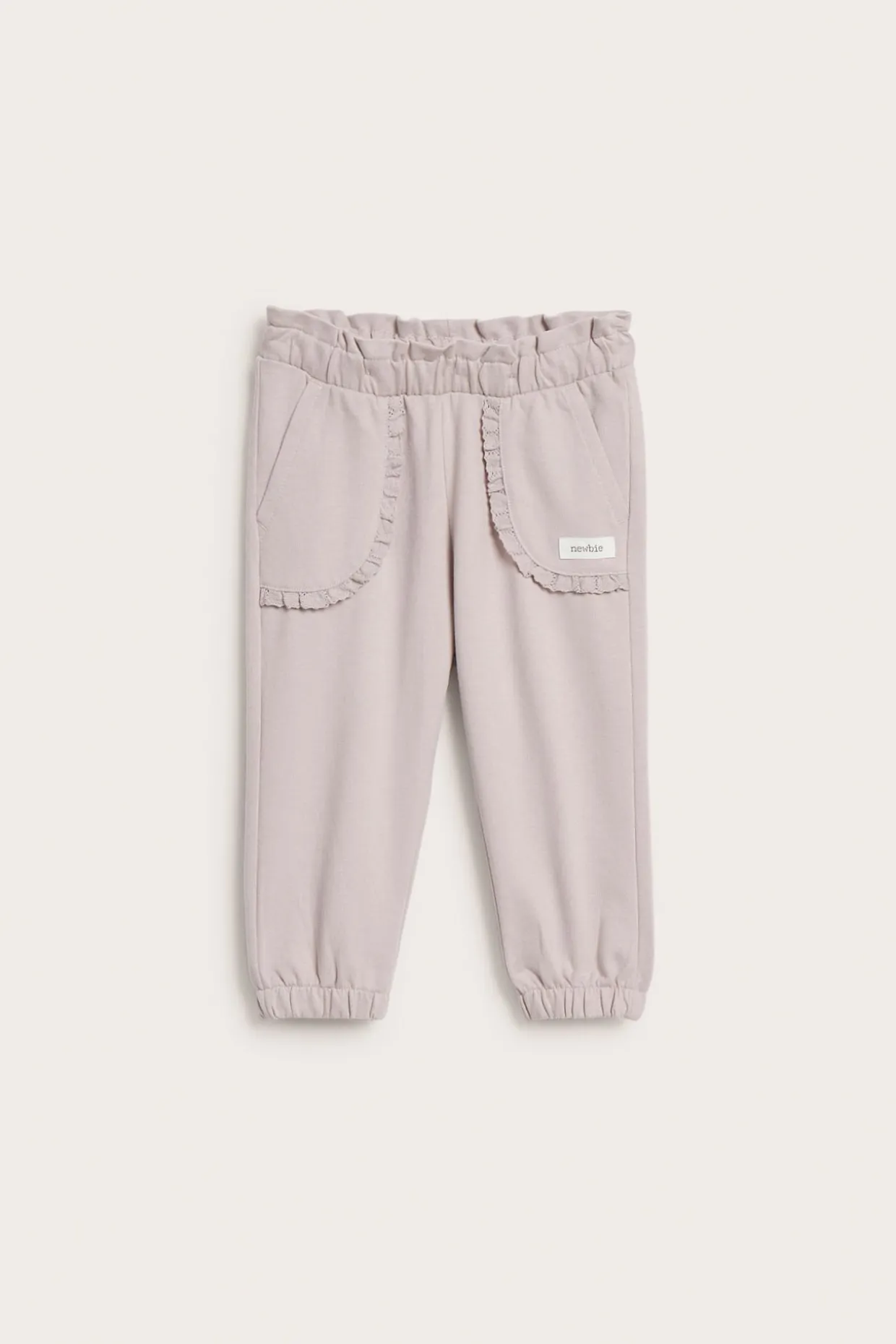 Joggingbyxor med spetsdetaljer