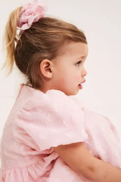 Klänning i organza med puffärm