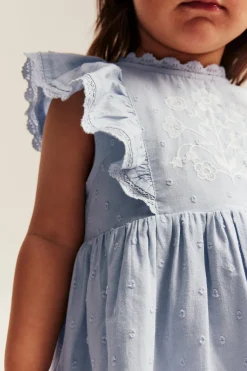 Klänning med blommigt broderi