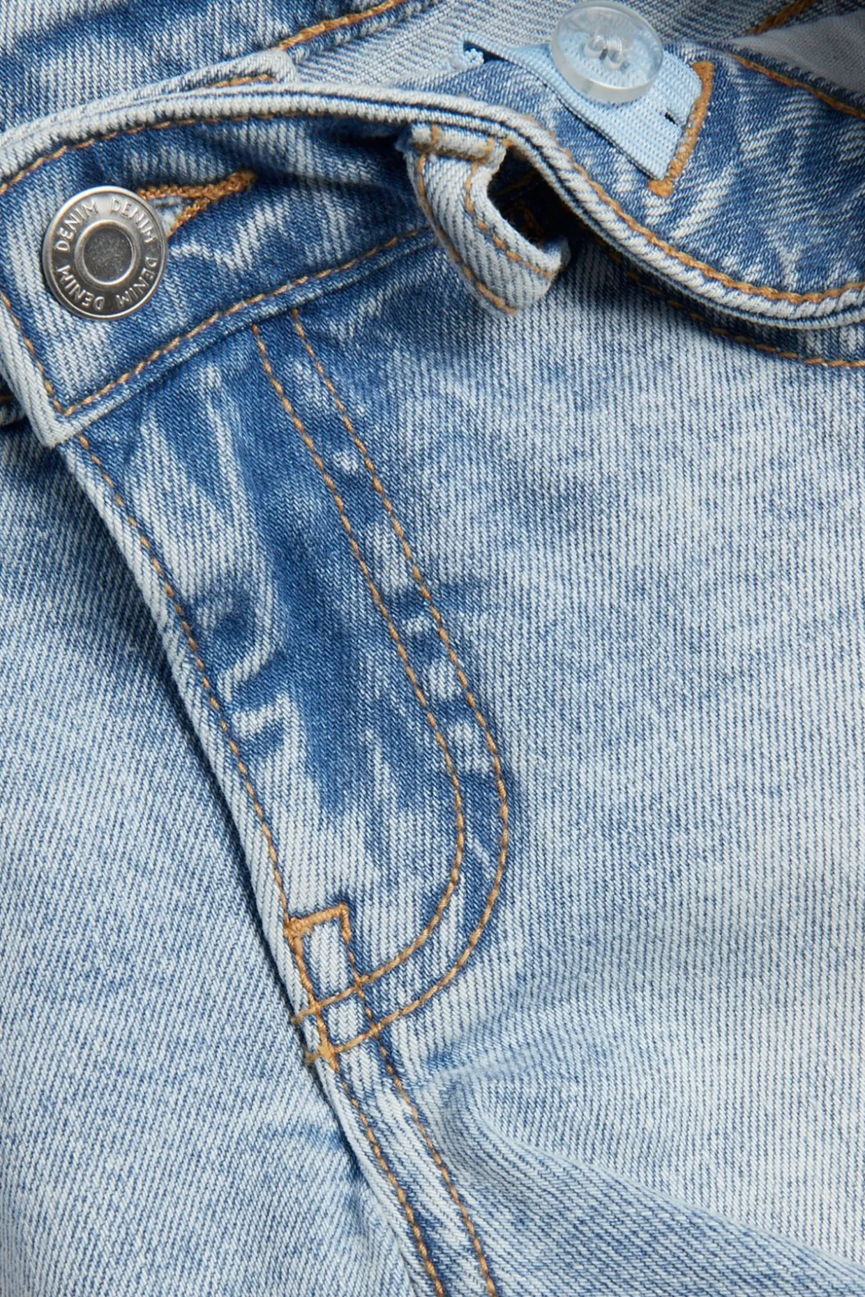 Korta jeansshorts