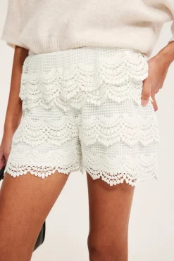 Korta spetsshorts