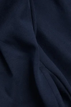 Kort klänning med lagda veck