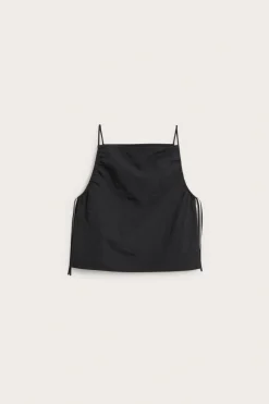 Linne med draperingsdetaljer