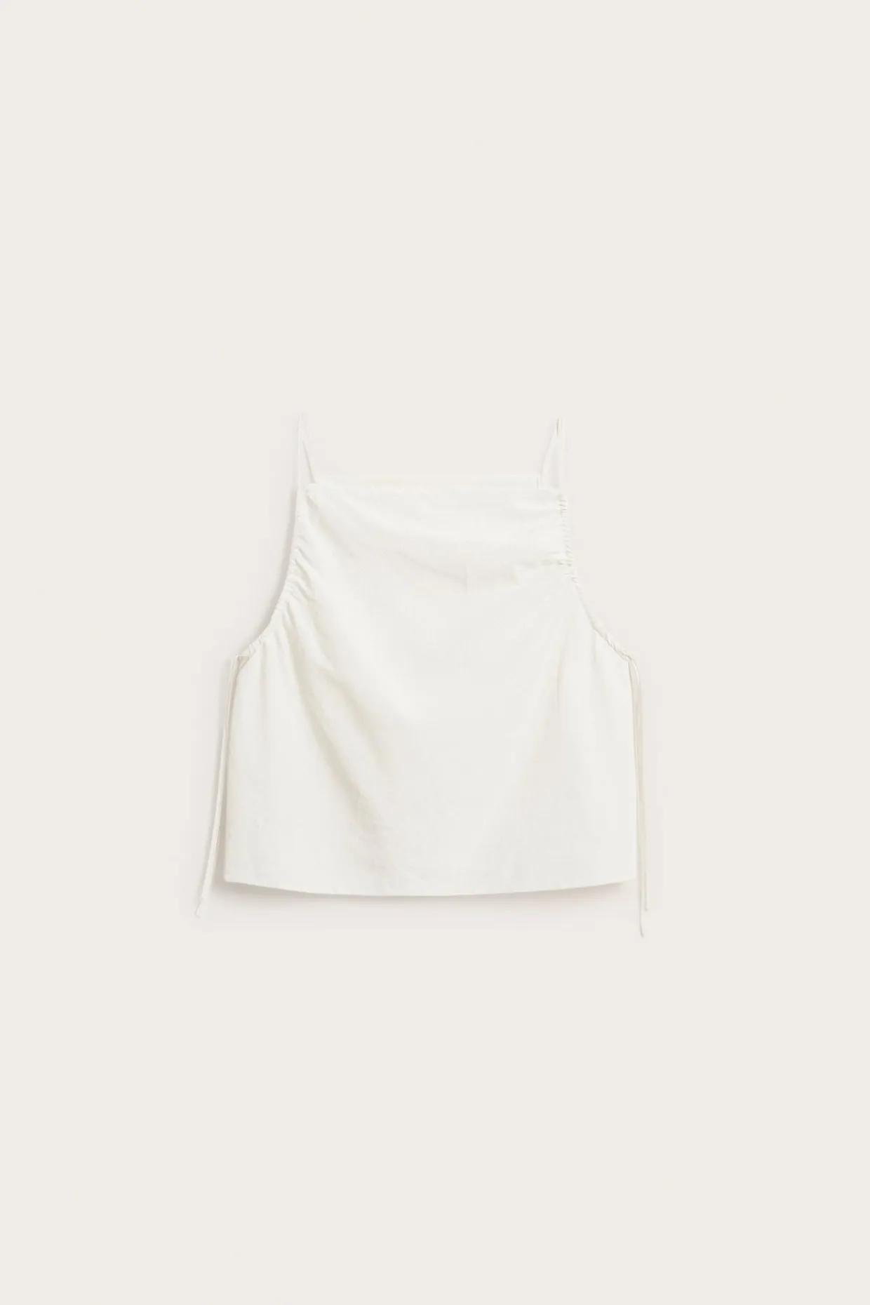 Linne med draperingsdetaljer