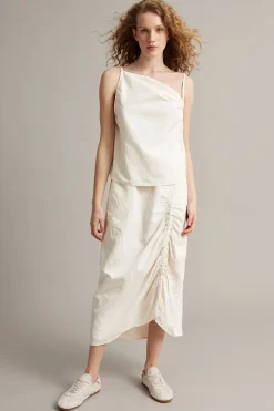 Linne med draperingsdetaljer