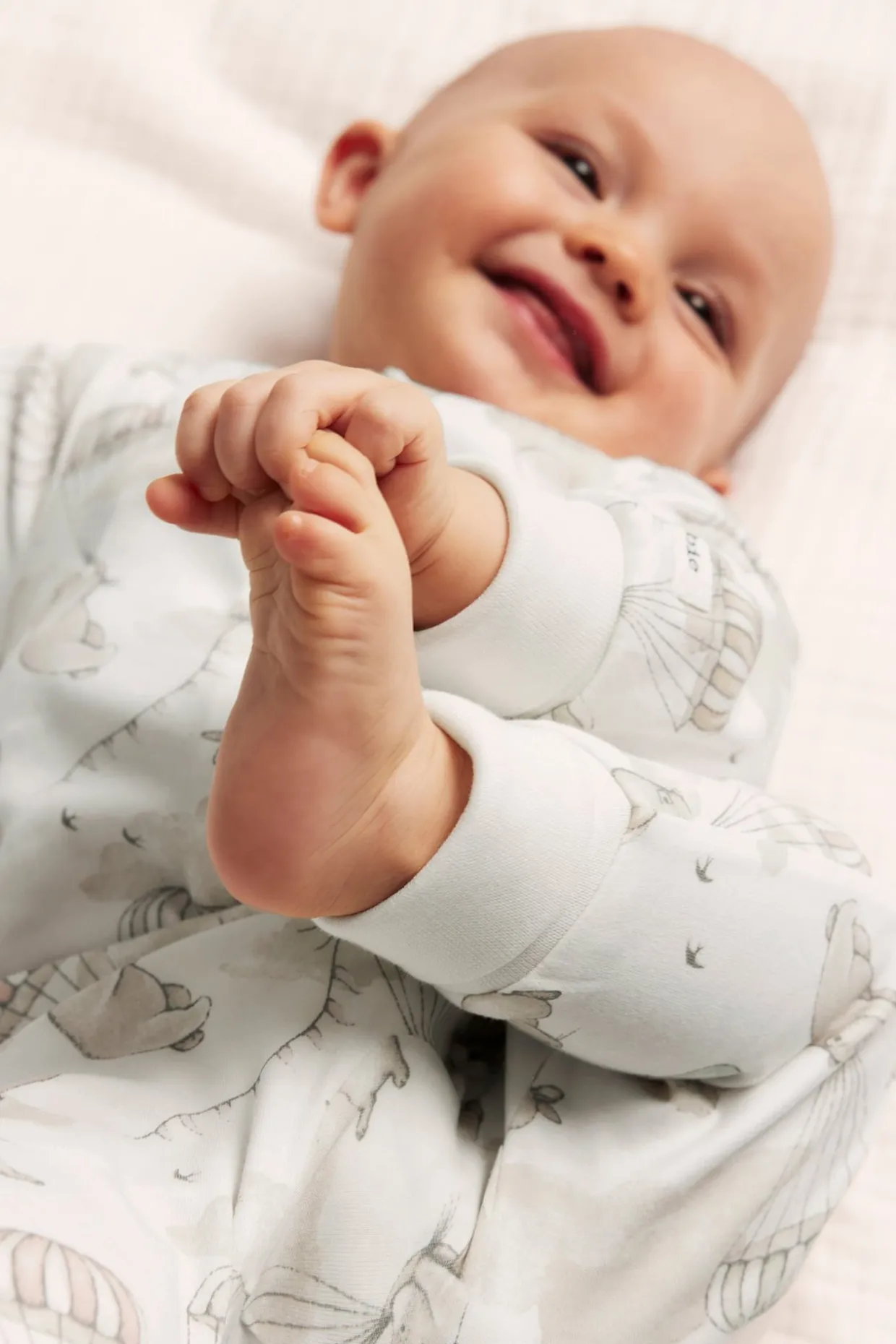 Mönstrad babypyjamas