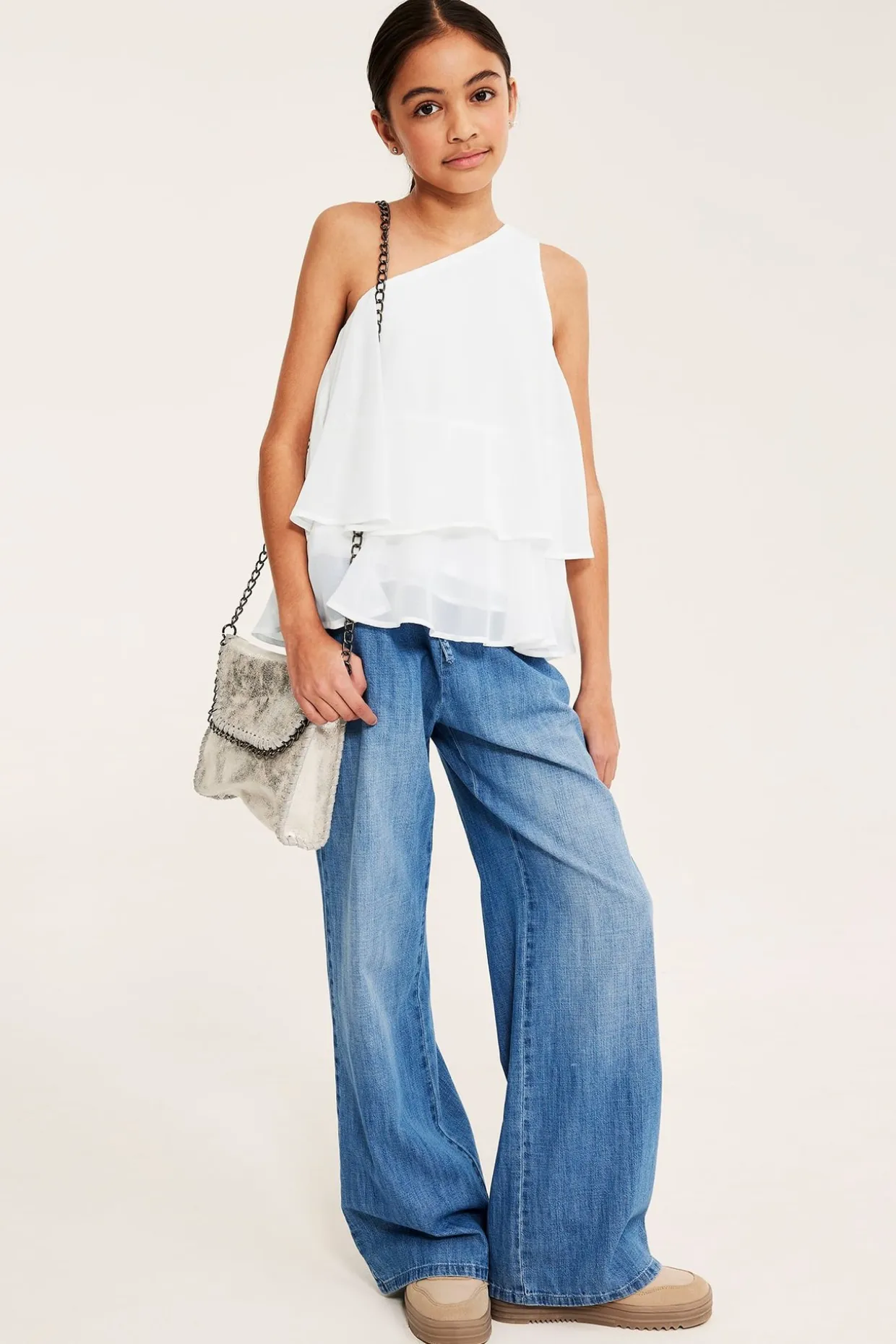 One shoulder-blus med volanger