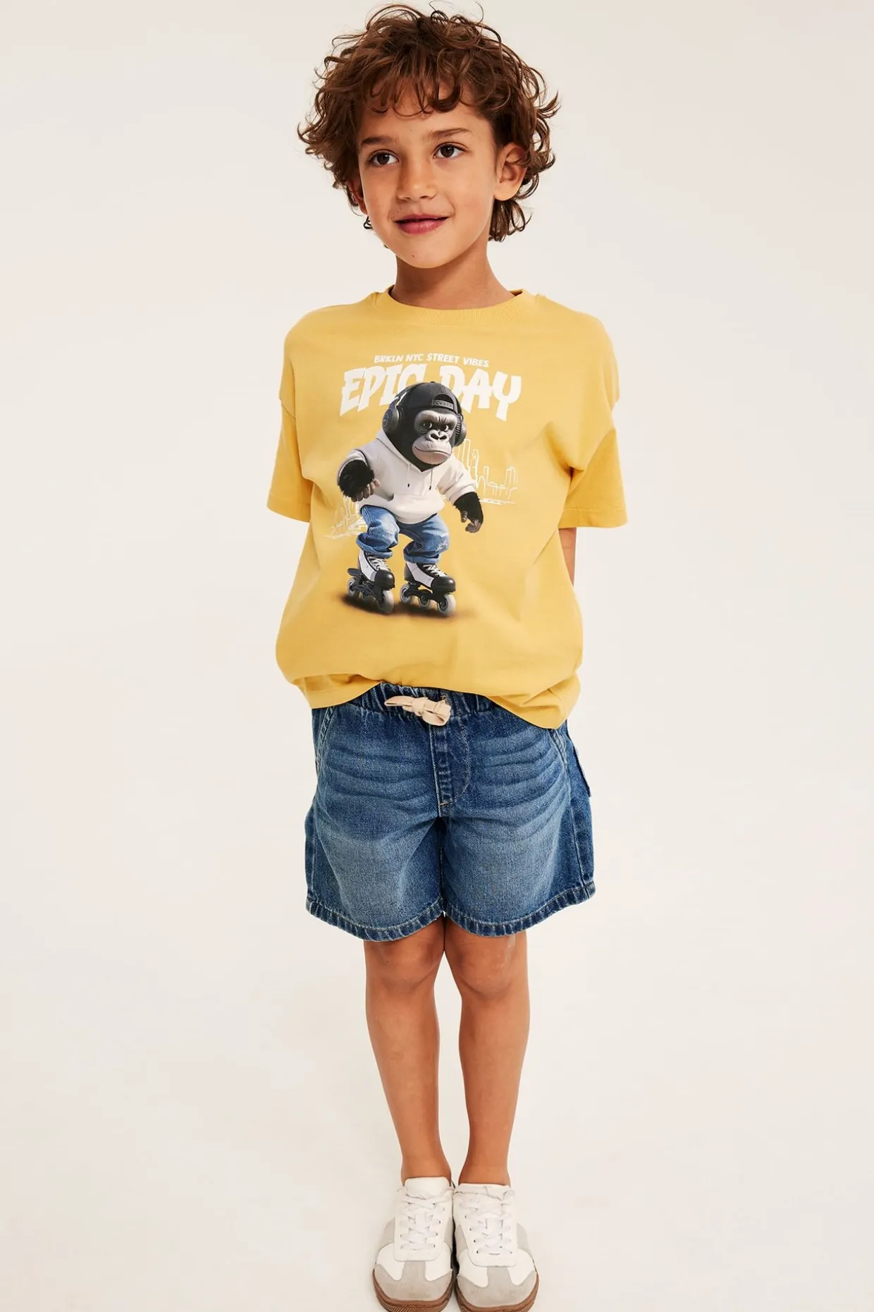Oversize t-shirt med tryck fram av gorilla