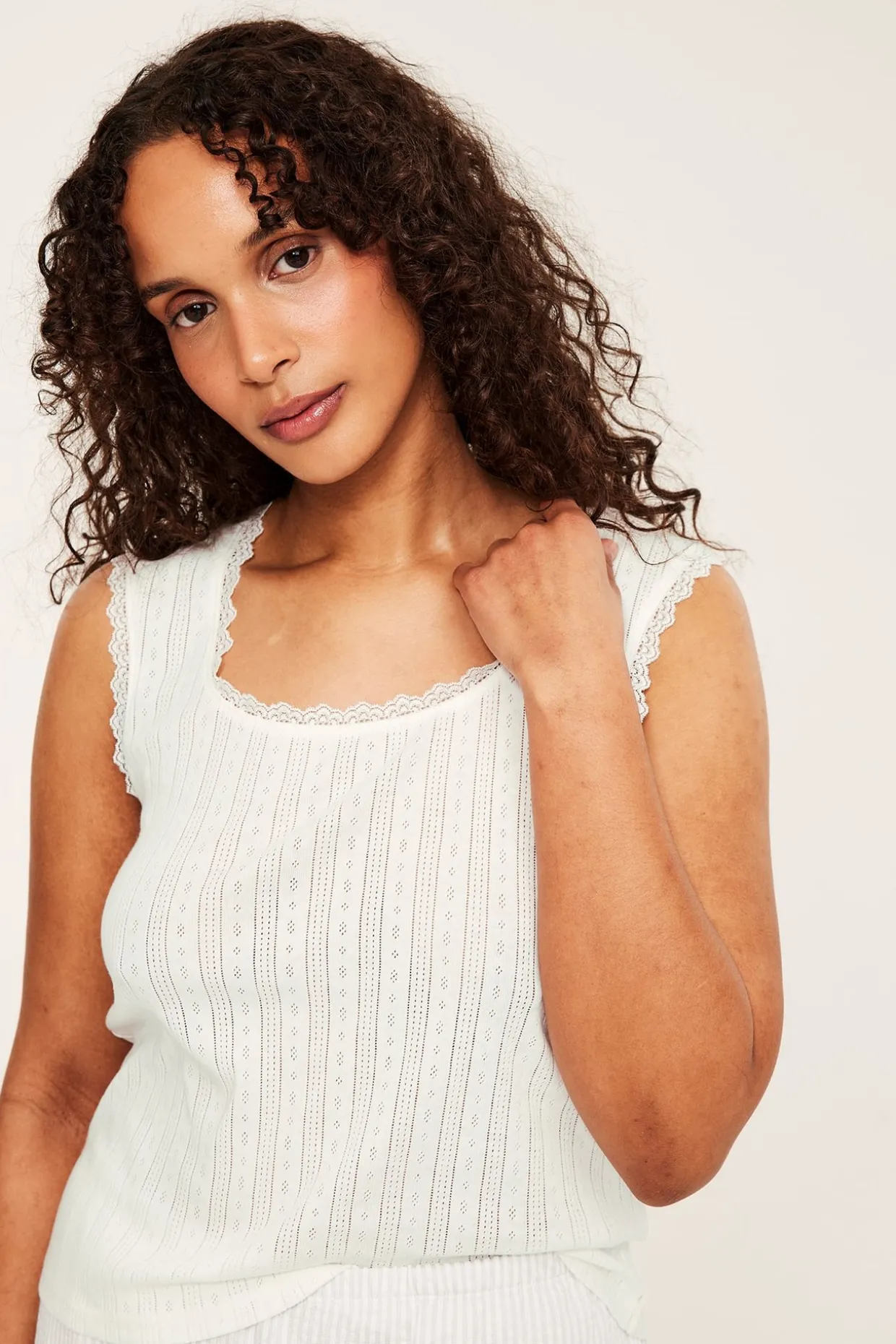 Pyjamaslinne i pointelle