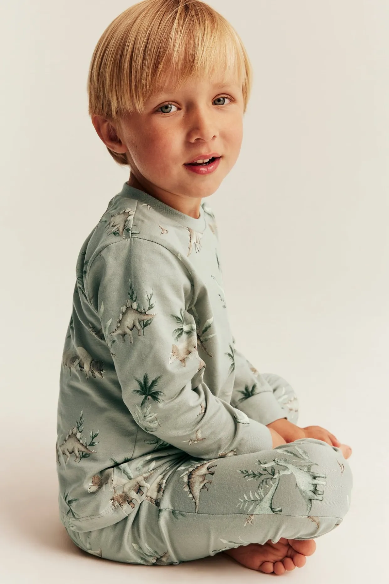 Pyjamas med dinosaurier